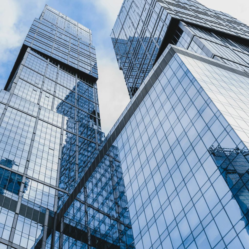 Rascacielos de vidrio moderno
